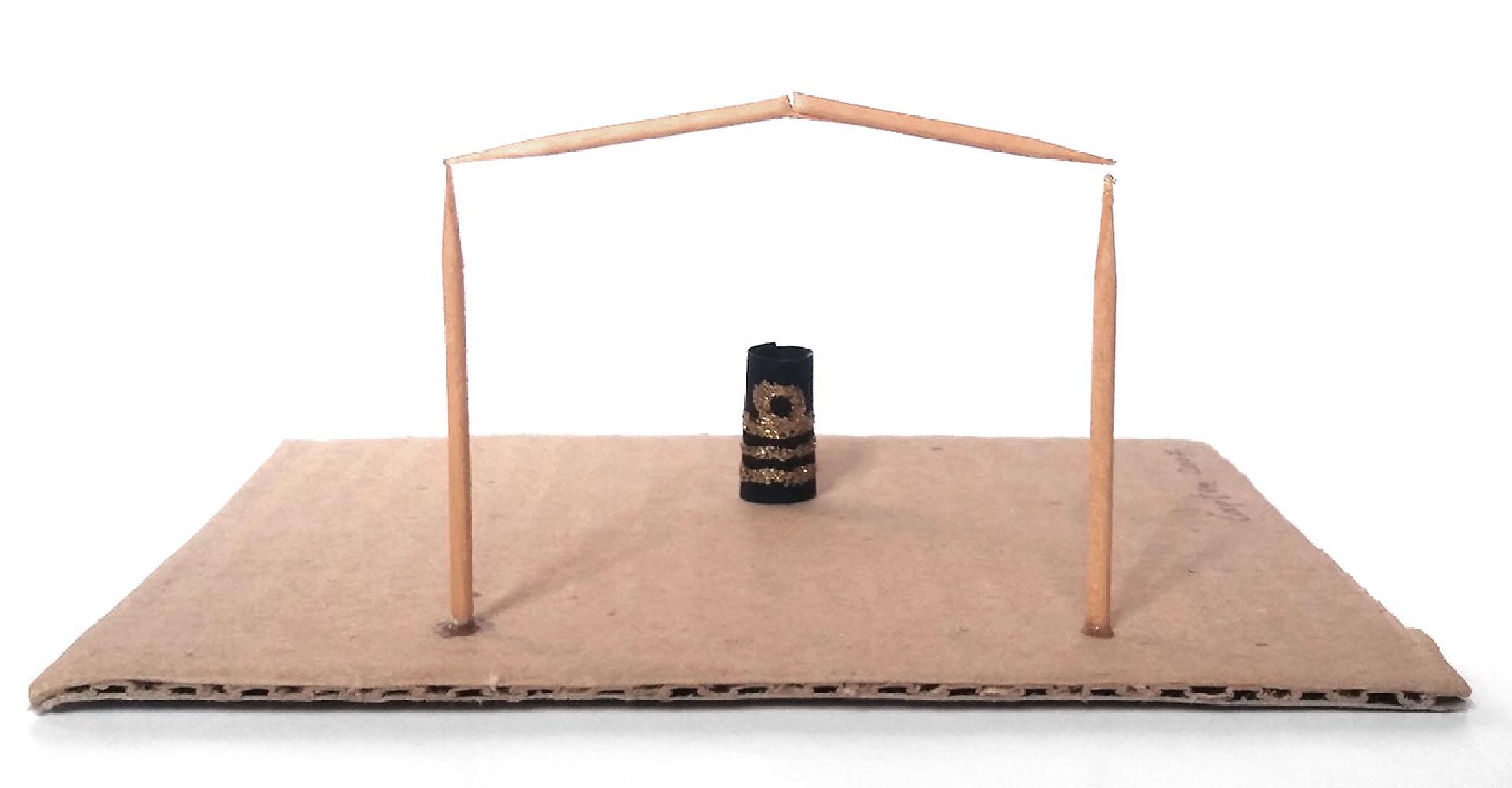 Minimal (προσοχή στο κενό), 2007, χαρτόνι, οδοντογλυφίδες, χαρτί, χρώμα χρυσό glitter, 13x11x6 εκ.