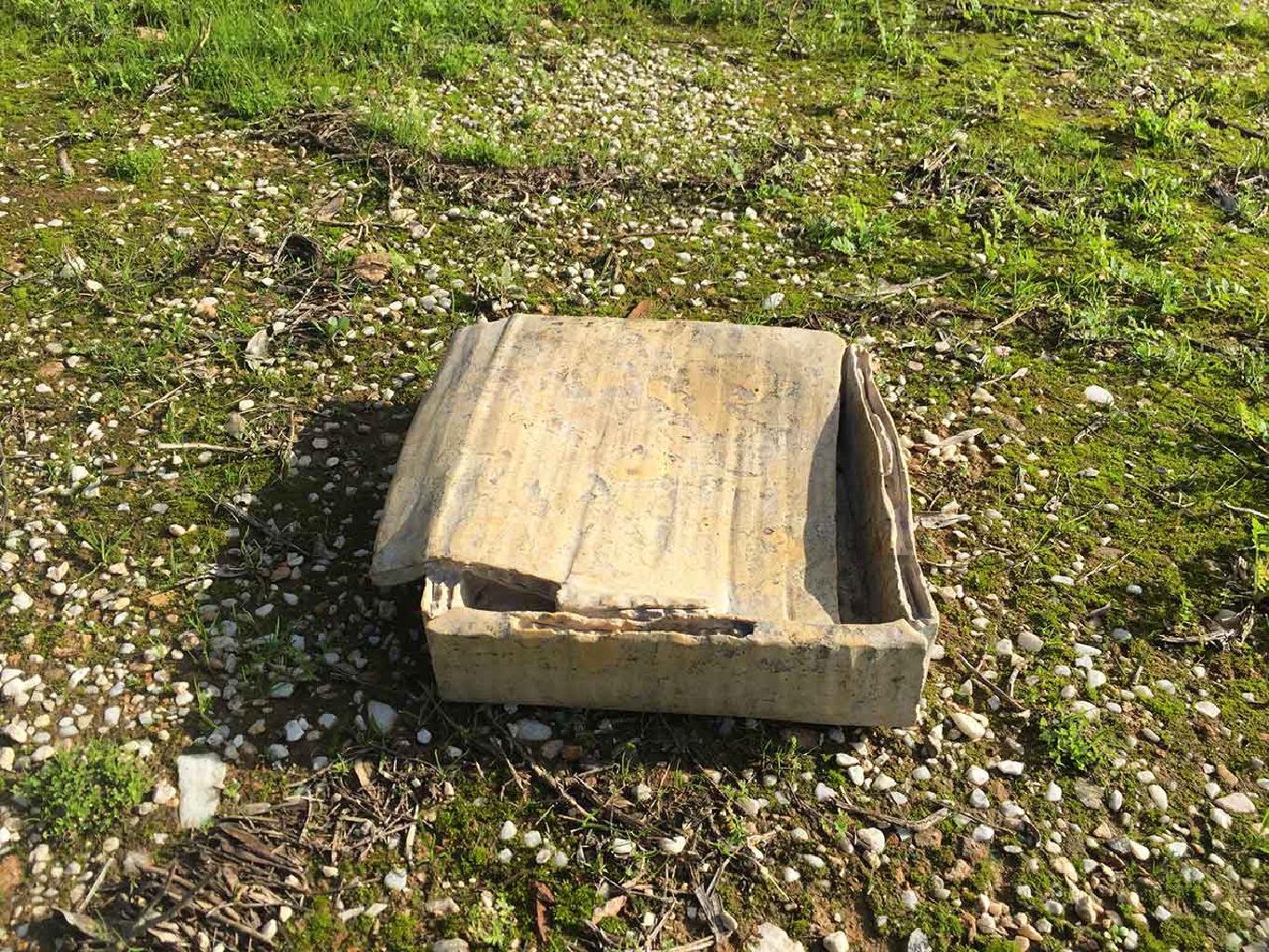 Χαρτόκουτο, 2009, γλυπτό από μάρμαρο, 26x26x6 εκ.