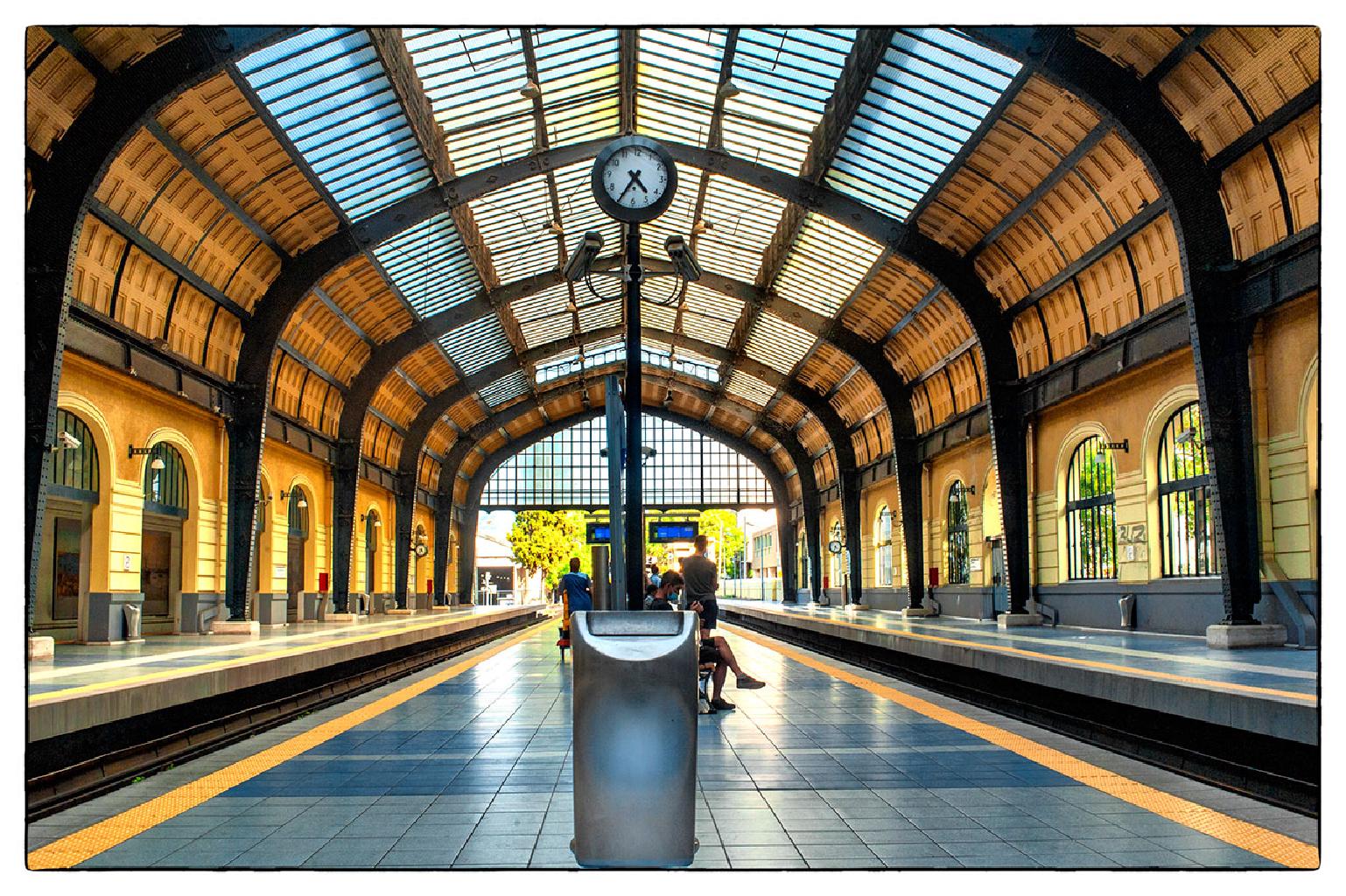 ΗΣΑΠ, Πειραιάς, 09-2020, Nikon D700 24mm 2.8, εκτύπωση 01-2021, 30Χ44 εκ.